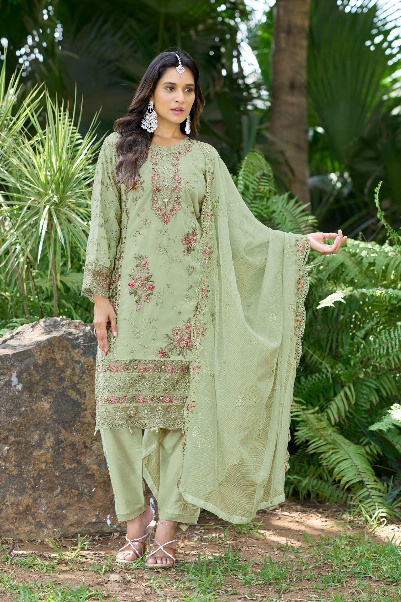 Textured Elegance Pakistani Suit EAPK0067