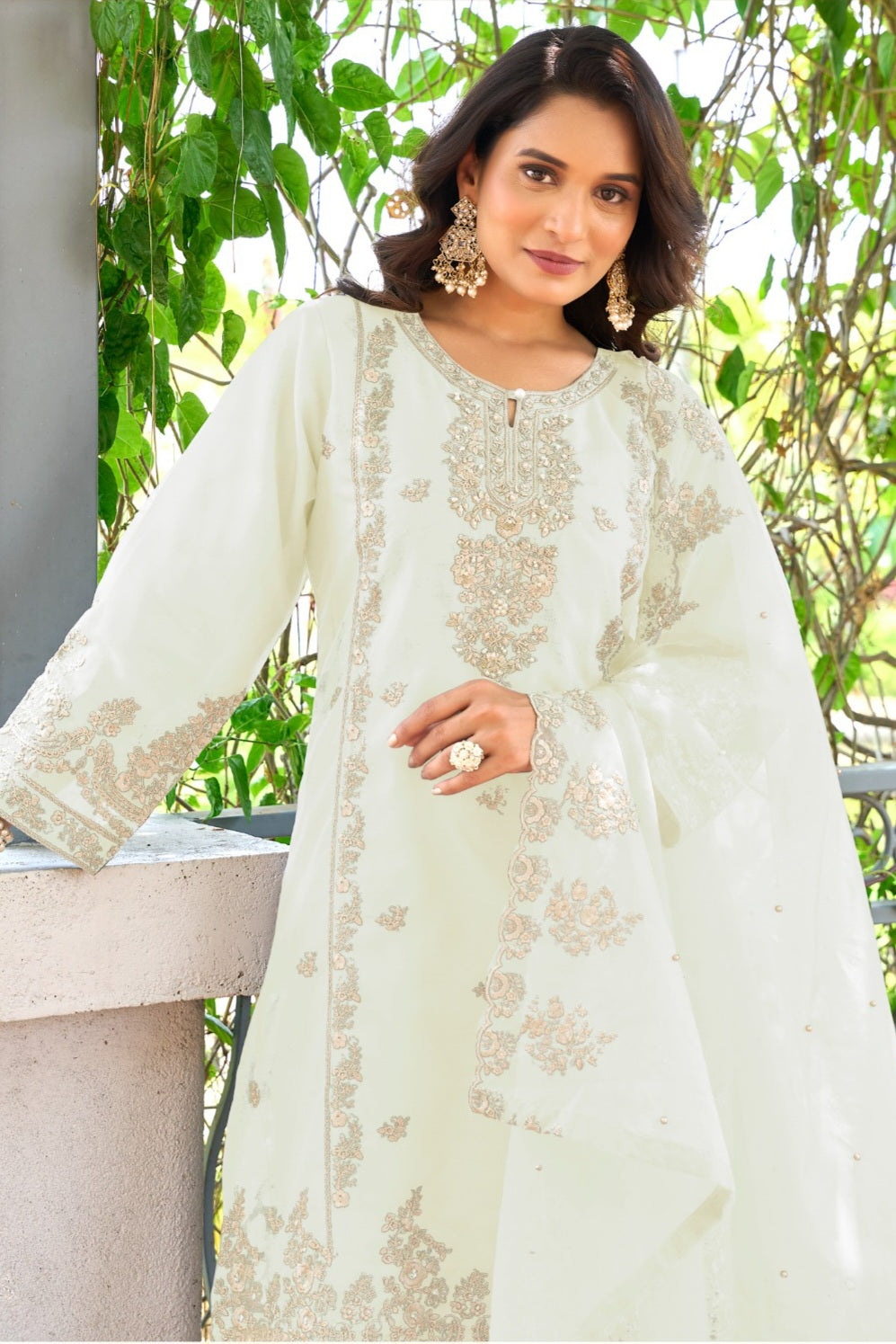 Ornate Glow Pakistani Suit EAPK0066