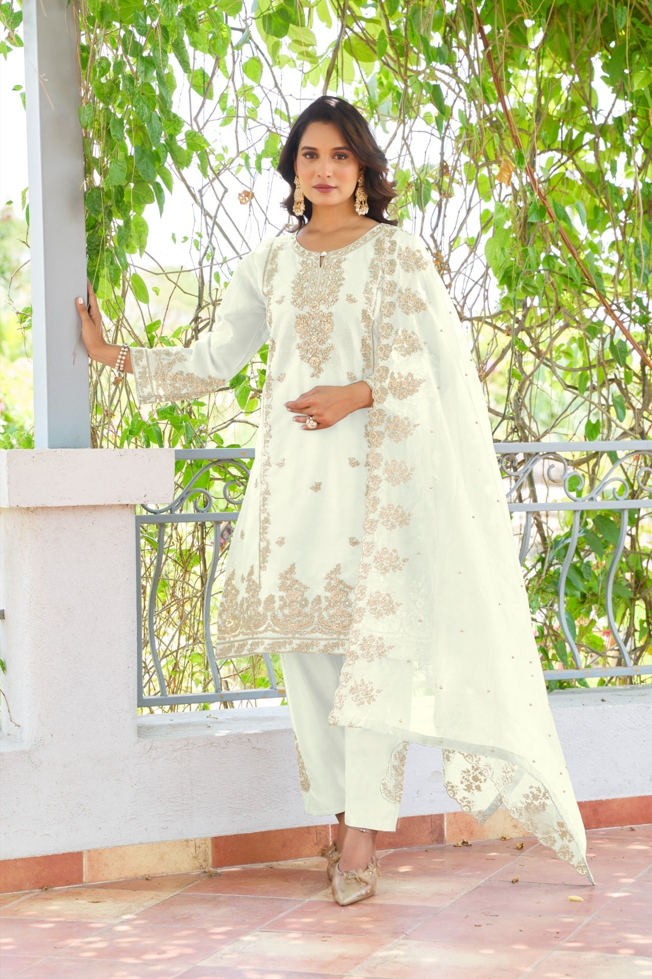 Ornate Glow Pakistani Suit EAPK0066