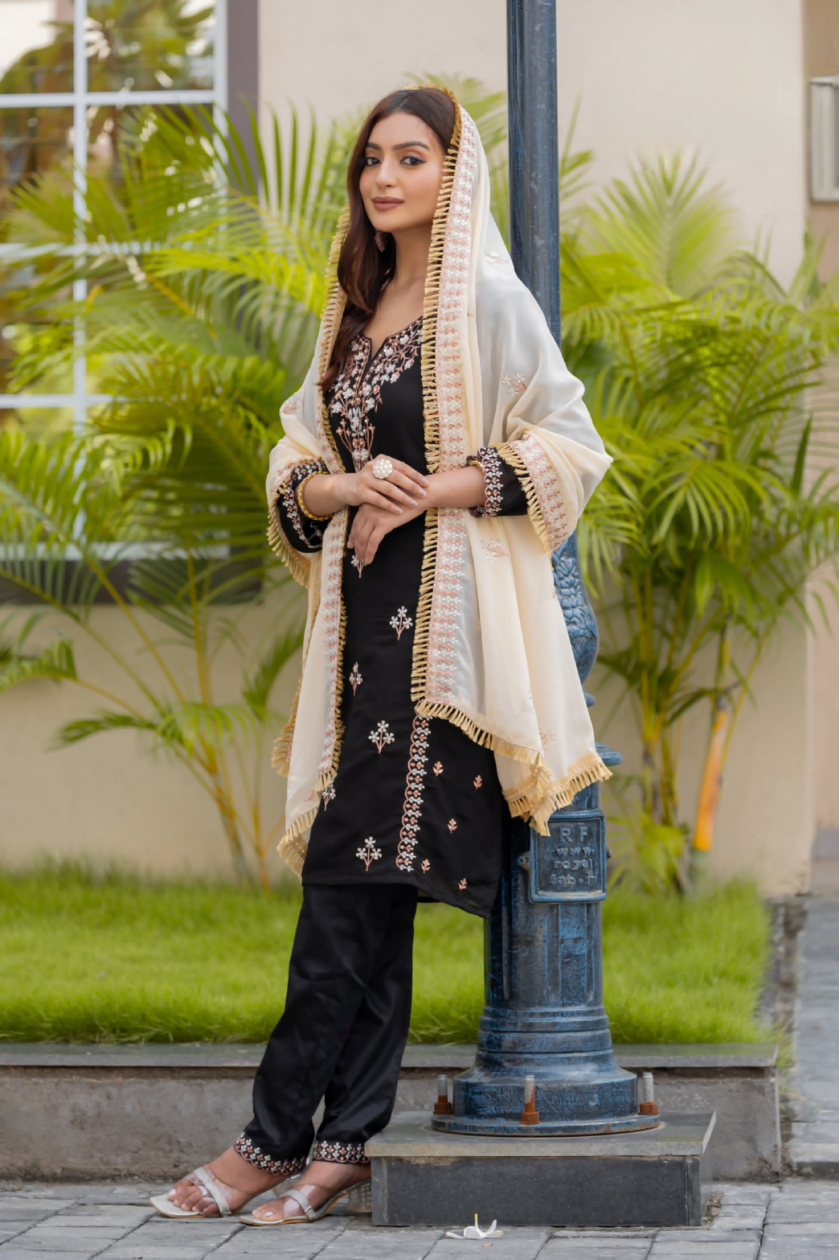 Pakistani Suit with pure Fox fabric EAPK0049
