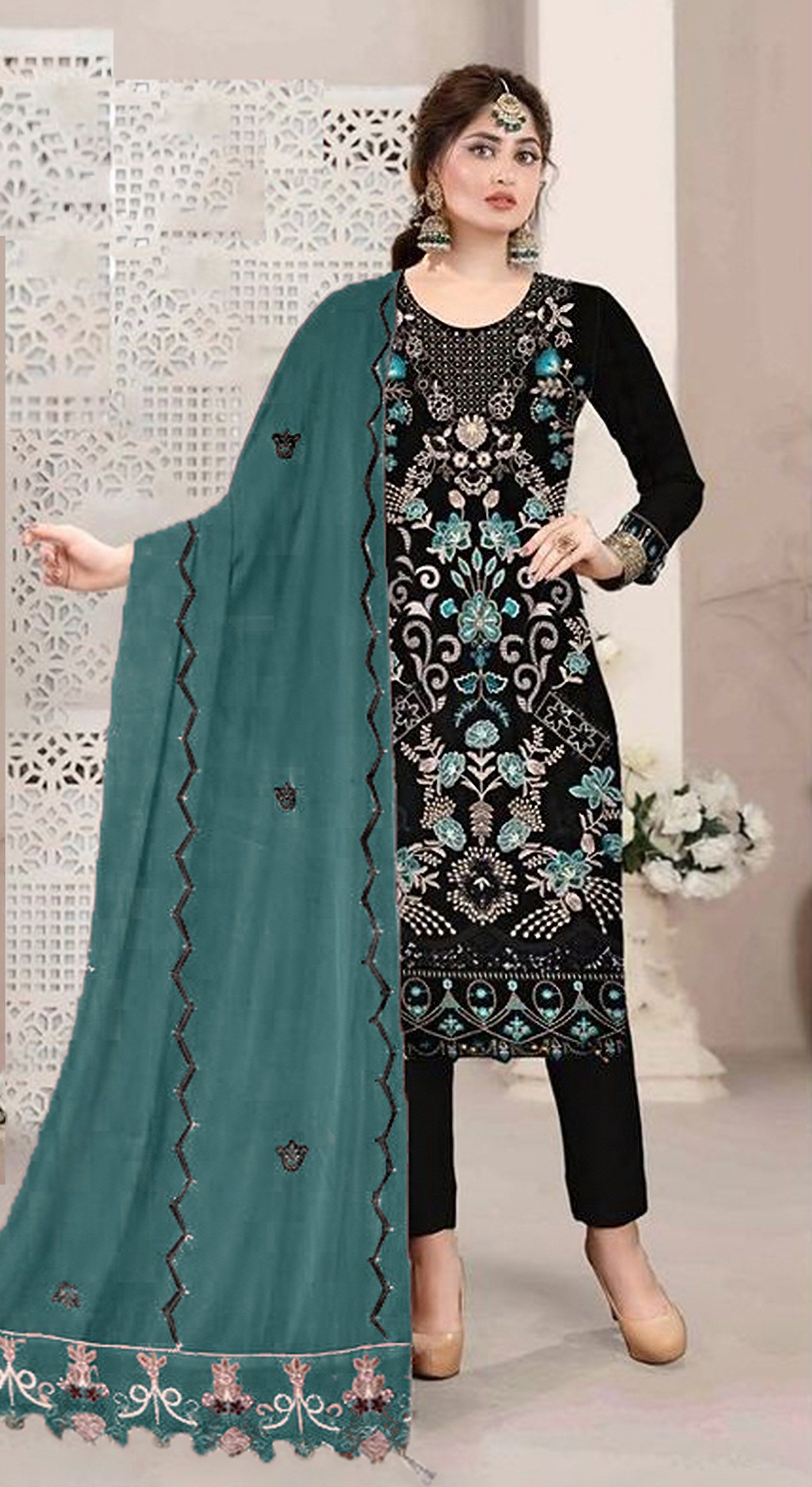 Serene Aura Embroidered Pakistani suit LXPK0014