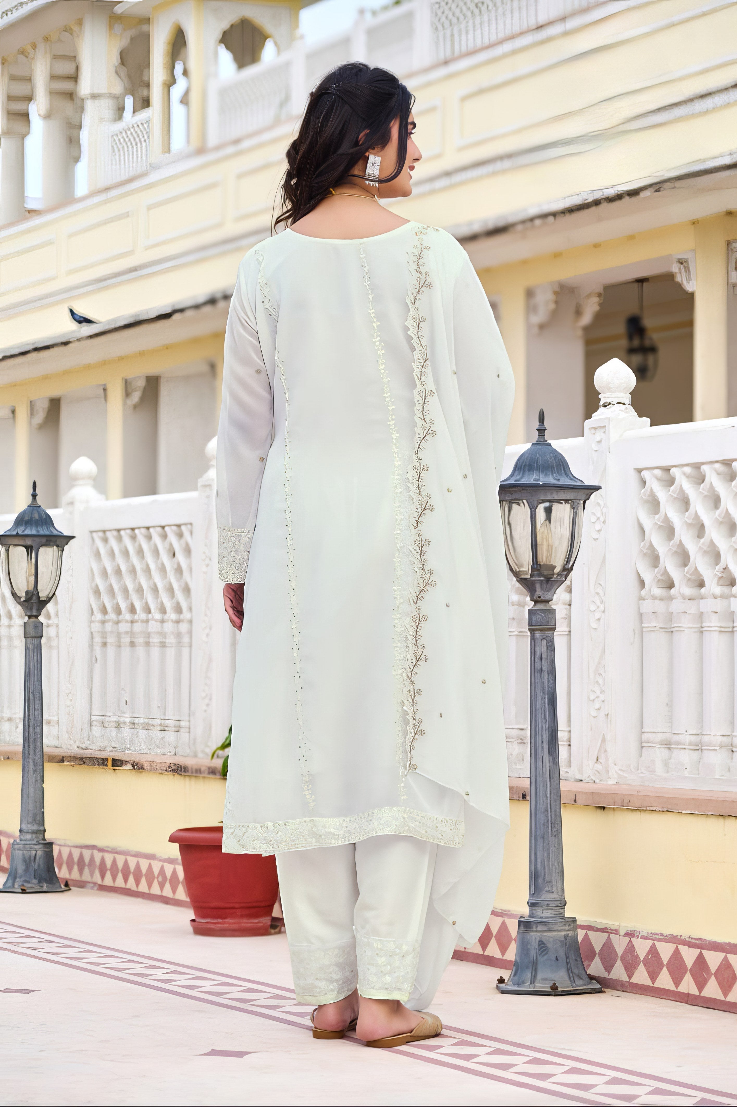 Zayra Embroidered Pakistani Suit EAPK0082