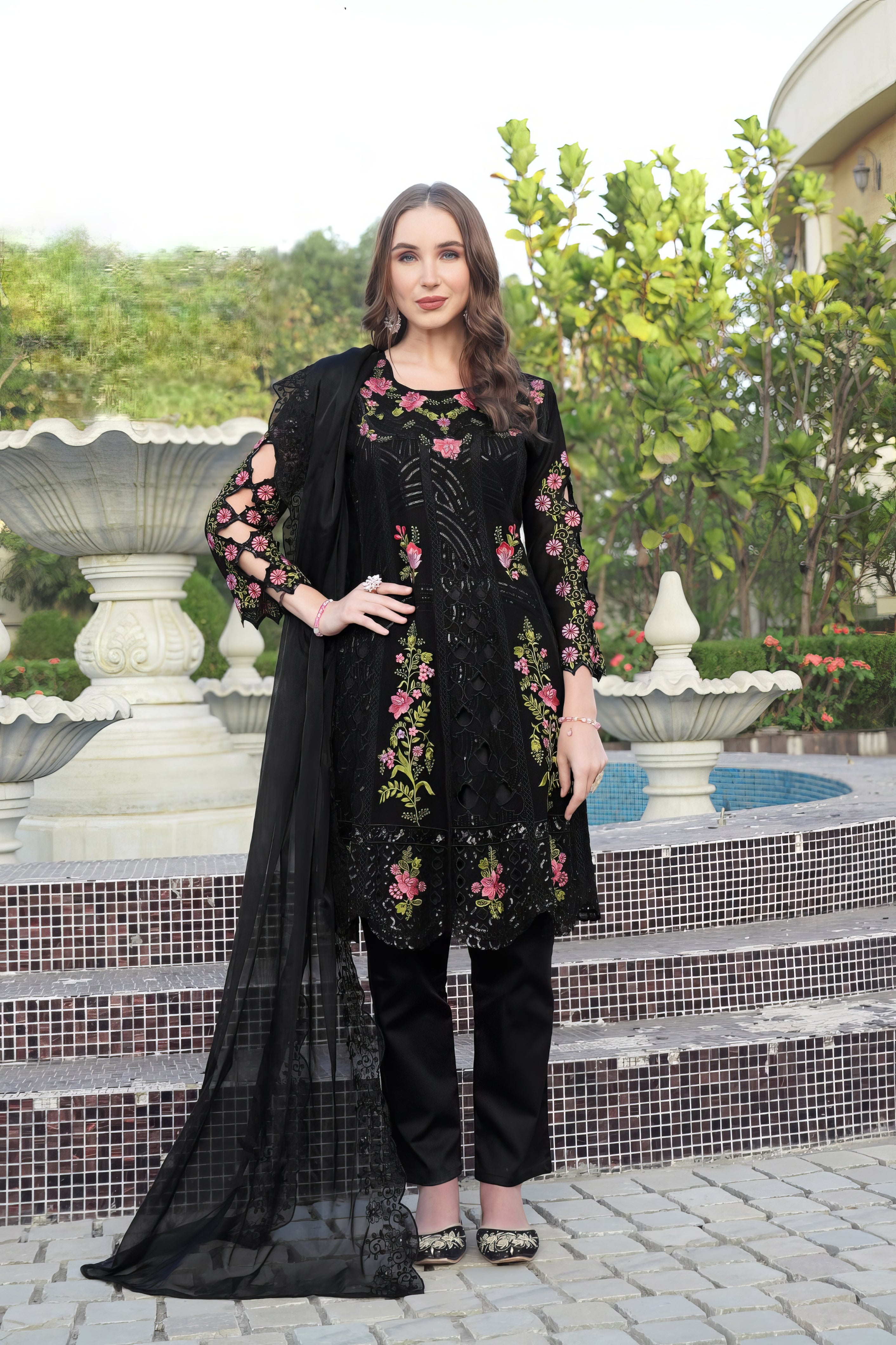 Floral Embroidered Pakistani Suit EAPK0098